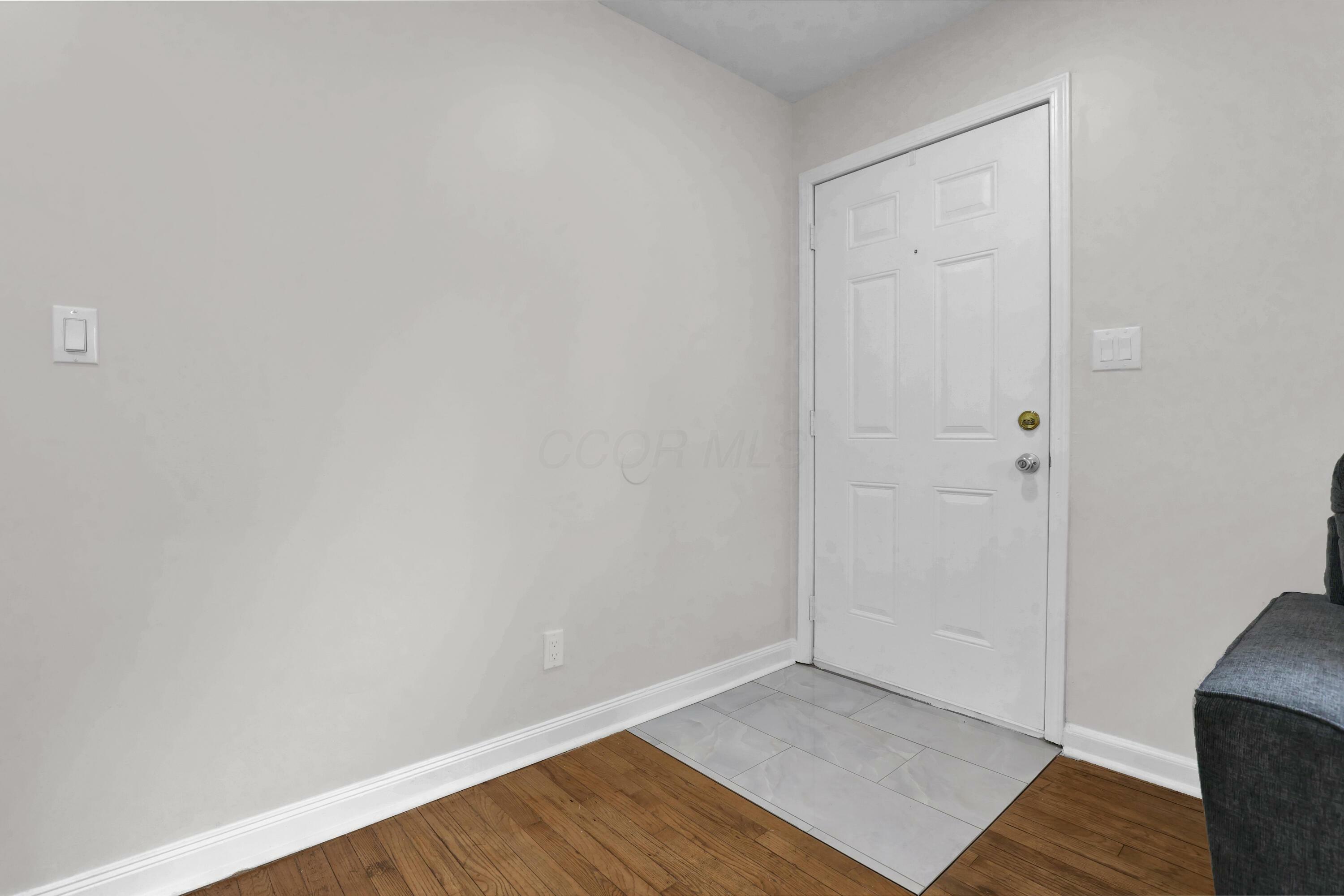 Property Photo:  2217 Grasmere Avenue  OH 43211 