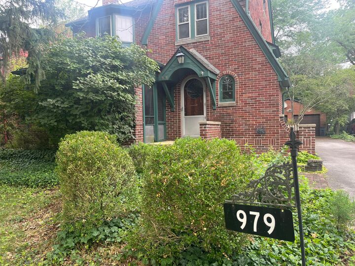 Property Photo:  979 S Cassingham Road  OH 43209 