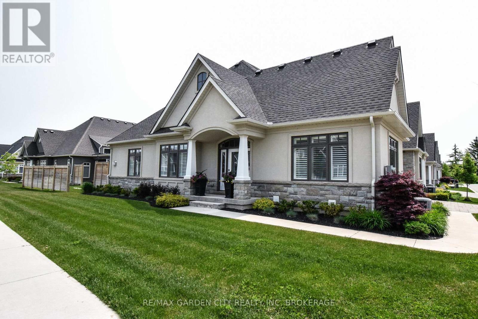 Property Photo: 2 Sassafras Row ON L0S 1N0