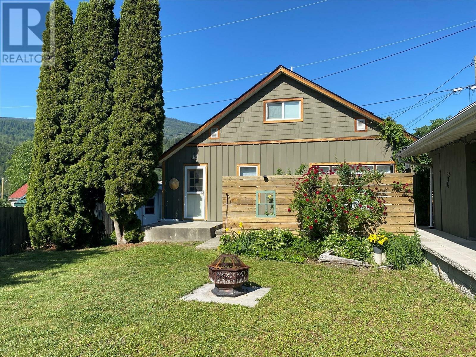 Property Photo: 412 7th Avenue BC V1N 1R2