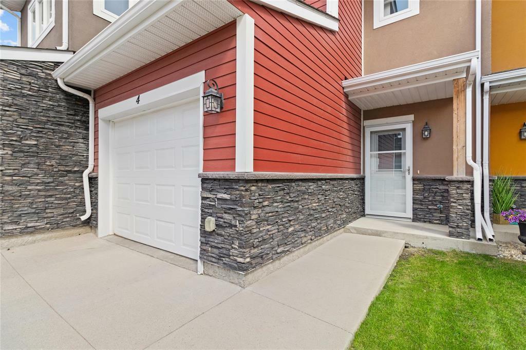 Property Photo:  908 Headmaster Row  MB R2G 4J7 