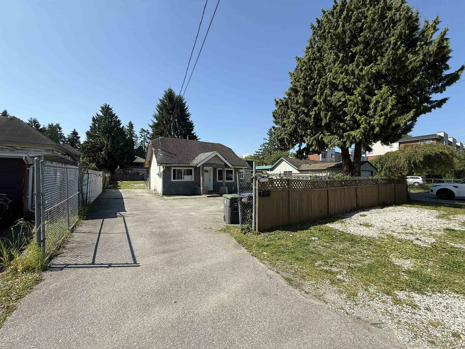 Property Photo: 13370 96 BC V3V 1Y4