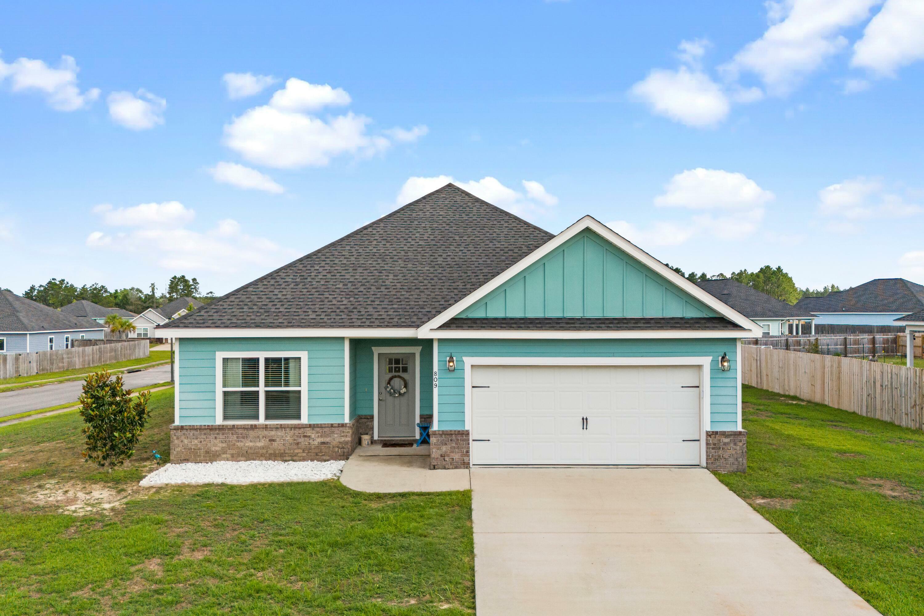 Property Photo: 809 Whispering Creek Avenue FL 32439
