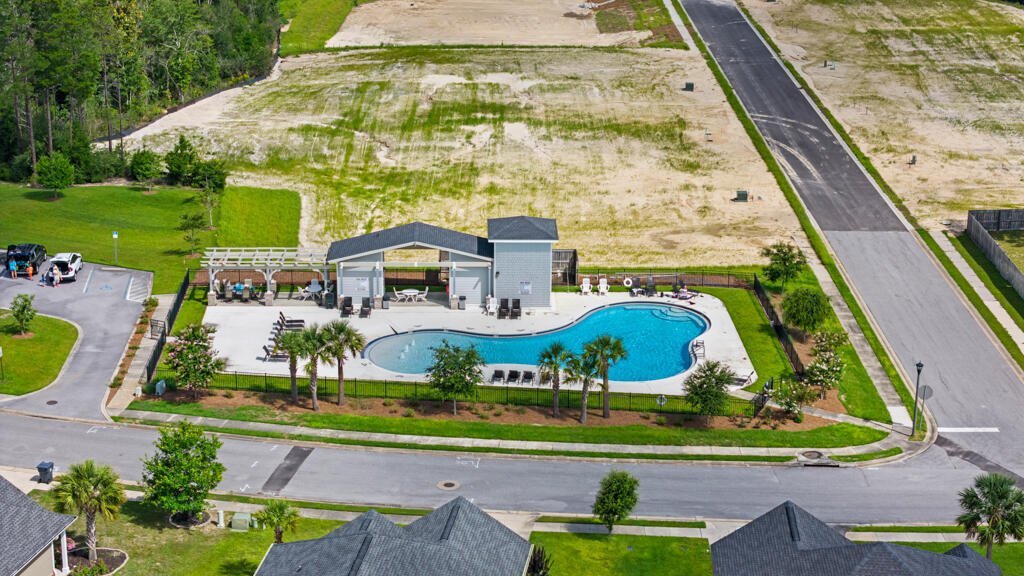 Property Photo: 809 Whispering Creek Avenue FL 32439