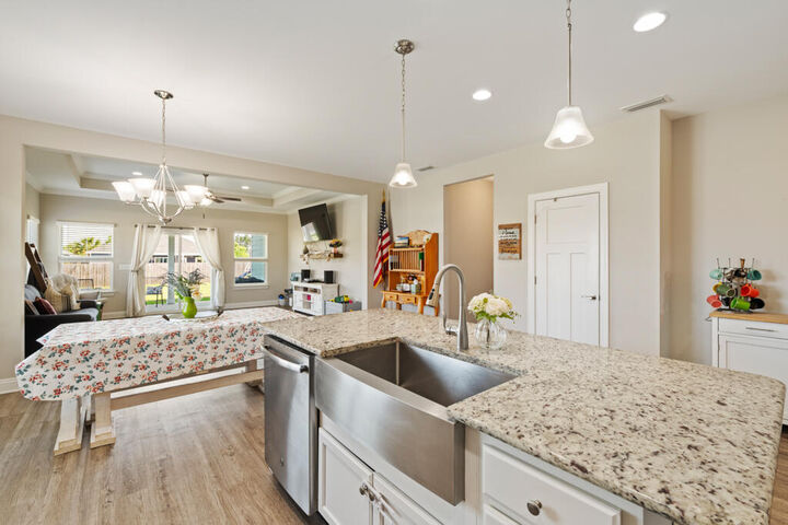 Property Photo: 809 Whispering Creek Avenue FL 32439