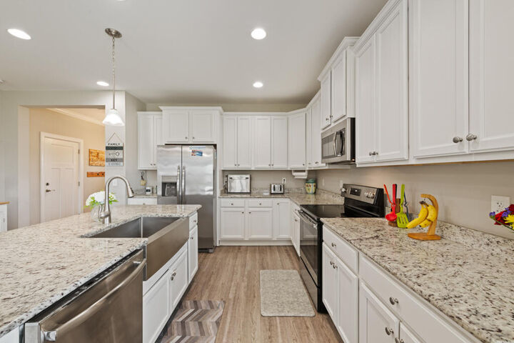 Property Photo:  809 Whispering Creek Avenue  FL 32439 