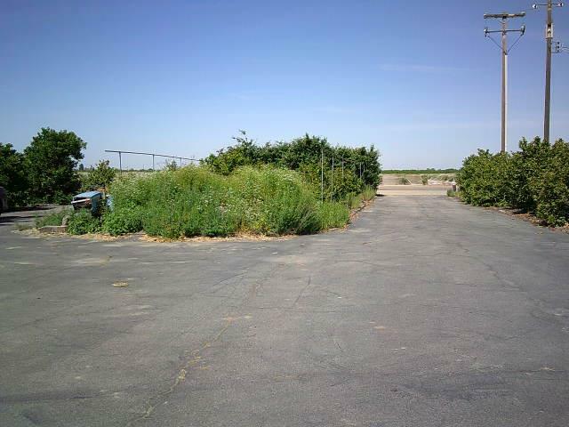Property Photo: 582 N Academy Avenue CA 93657