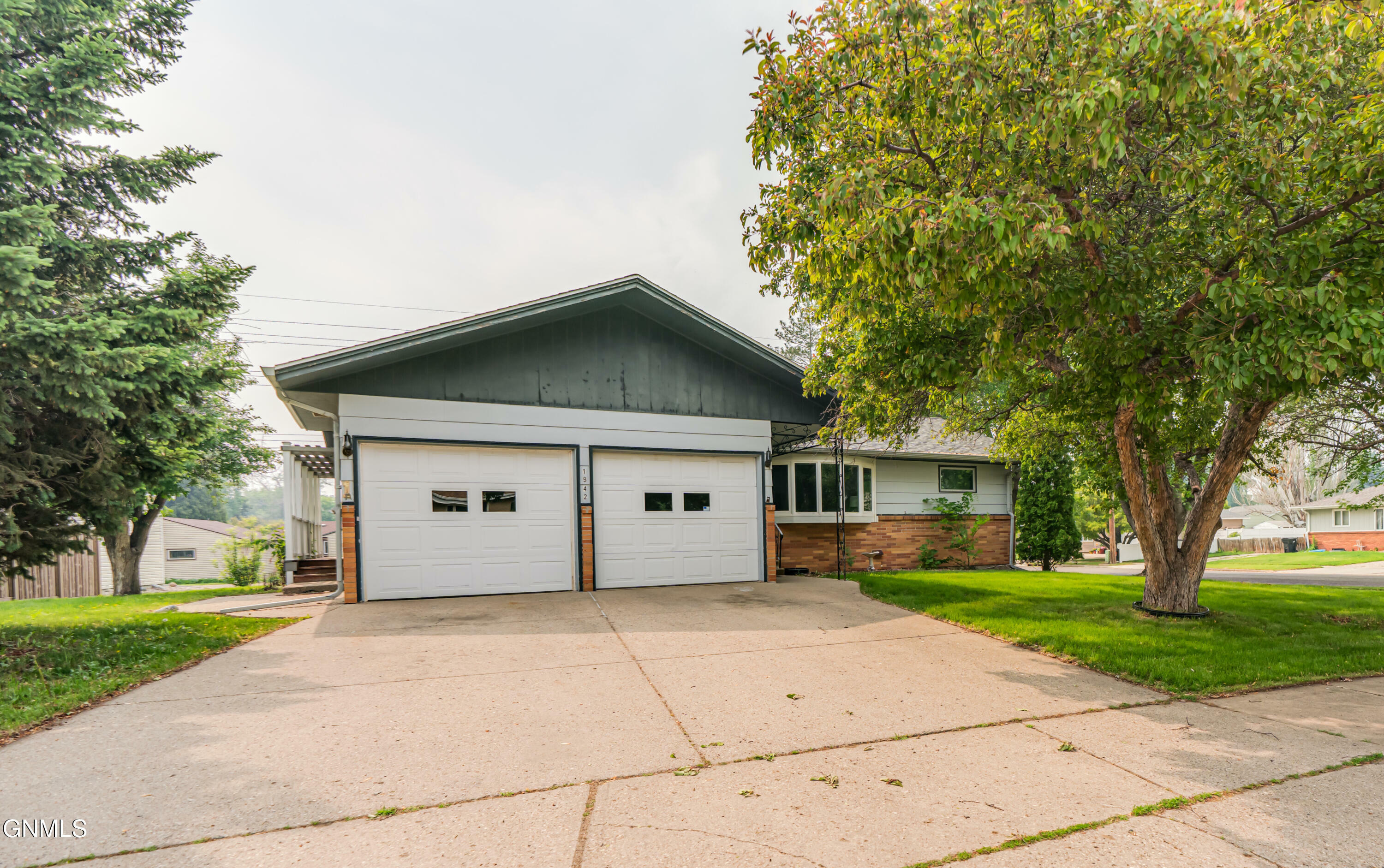 Property Photo: 1942 N 6th Street ND 58501
