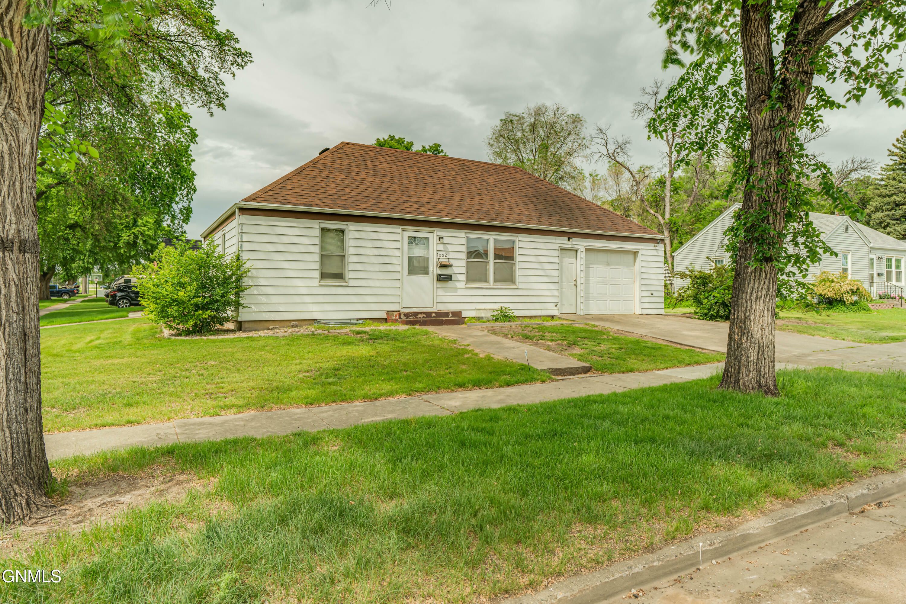 Property Photo: 1002 F Avenue E ND 58501