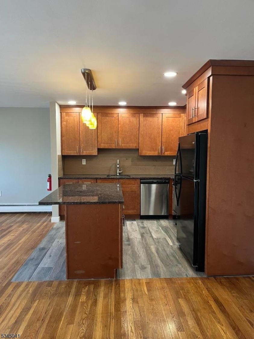 Property Photo:  52 Cottage St 2J  NJ 07079 