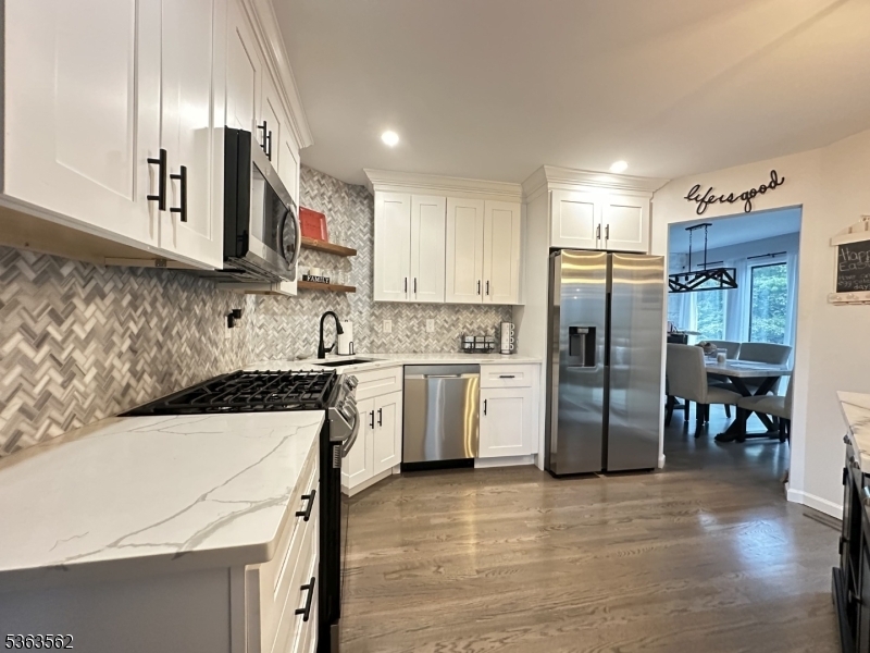 Property Photo: 43 Kensington Ct NJ 07840
