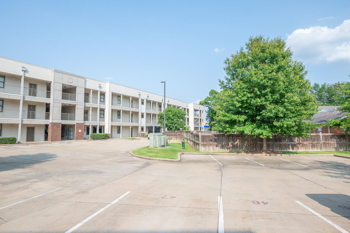 Property Photo:  290 Russell Street Unit 335  MS 39759 