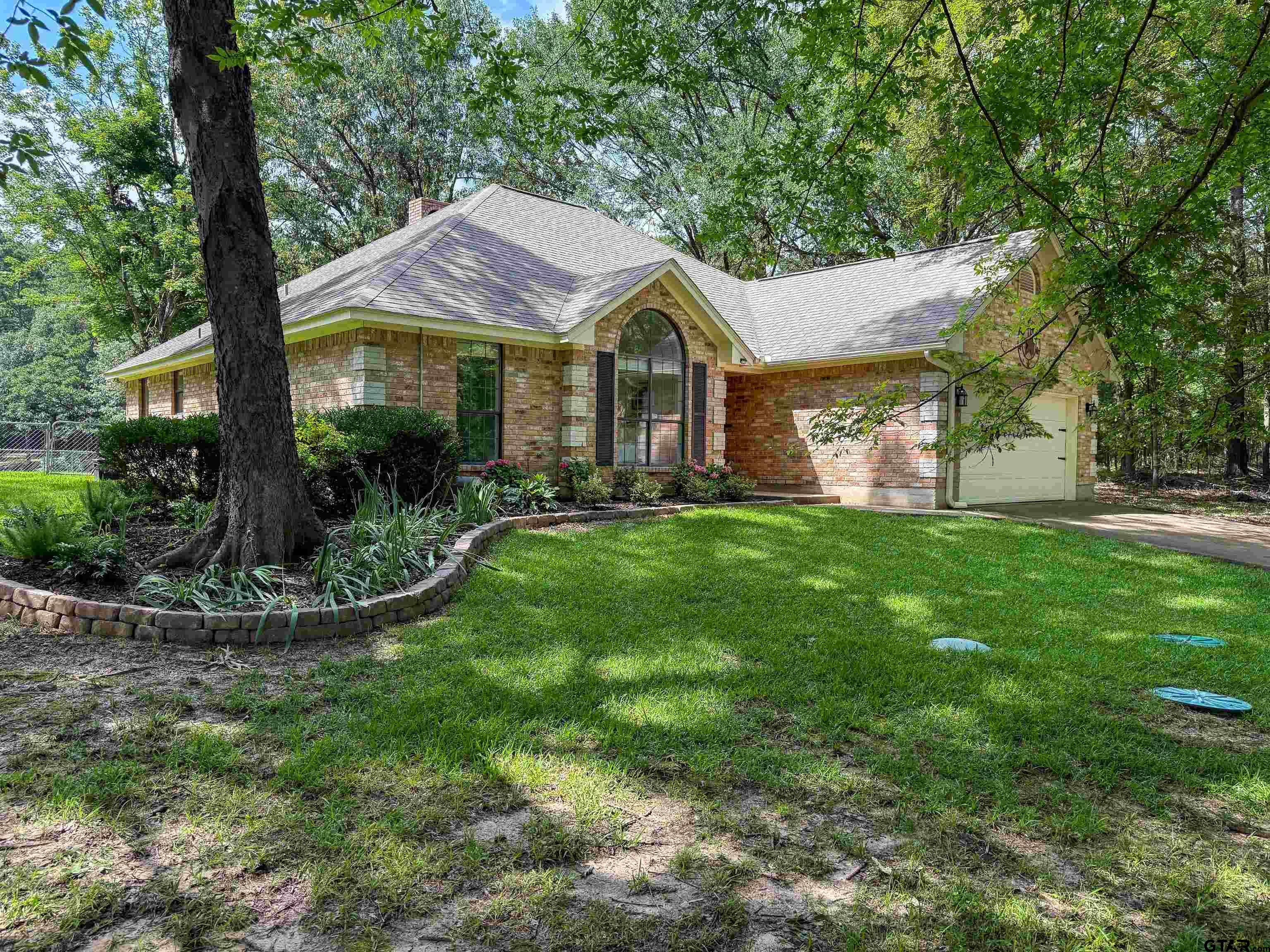 Property Photo: 414 Winding Lane TX 75457