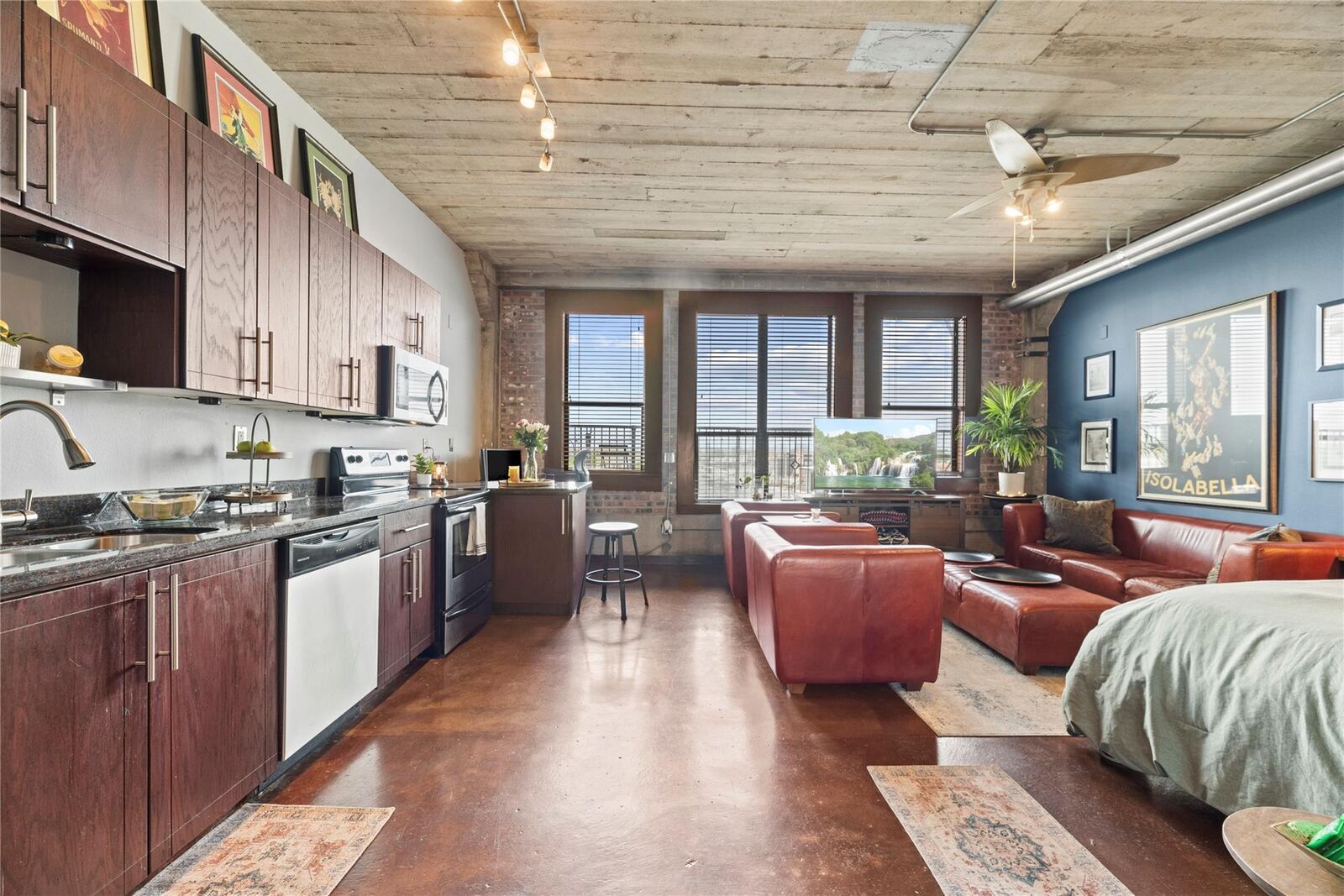 Property Photo:  2205 McKinney Street 405  TX 77003 