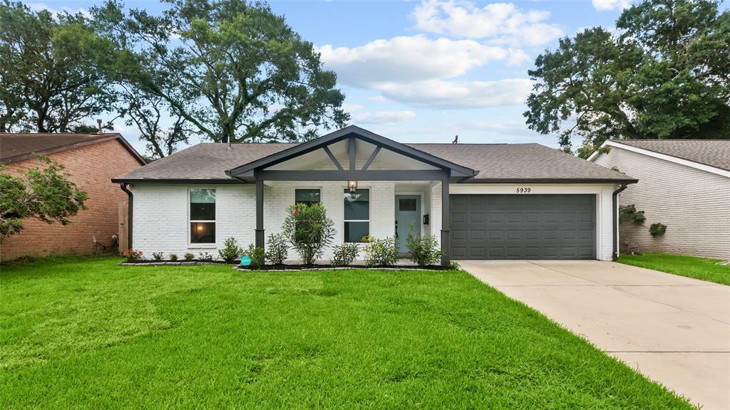 Property Photo: 5939 Bankside Drive TX 77096