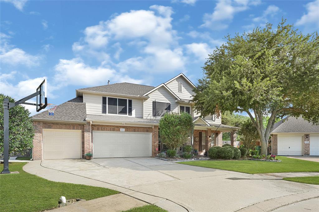 Property Photo: 1122 Carriage Court TX 77586