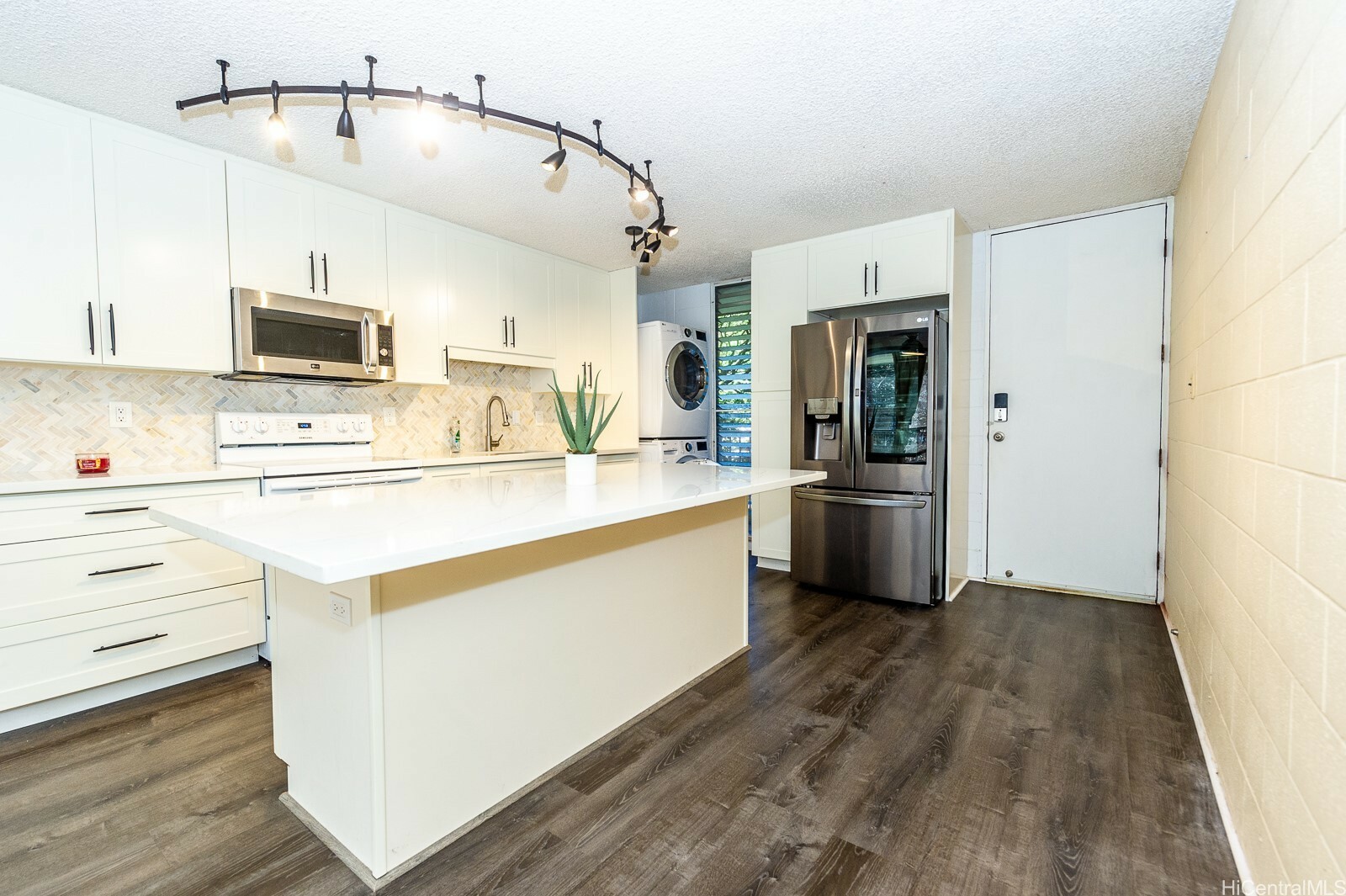 Property Photo: 95-273 Waikalani Drive D402 HI 96789