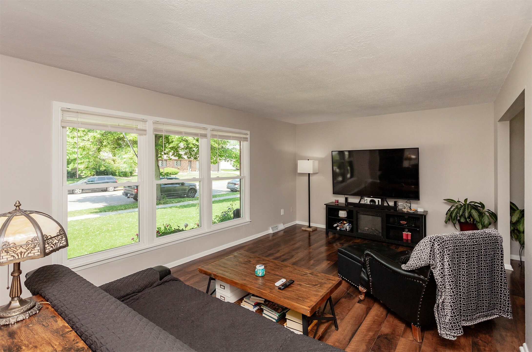Property Photo: 2304 Northwestern Avenue IA 50010