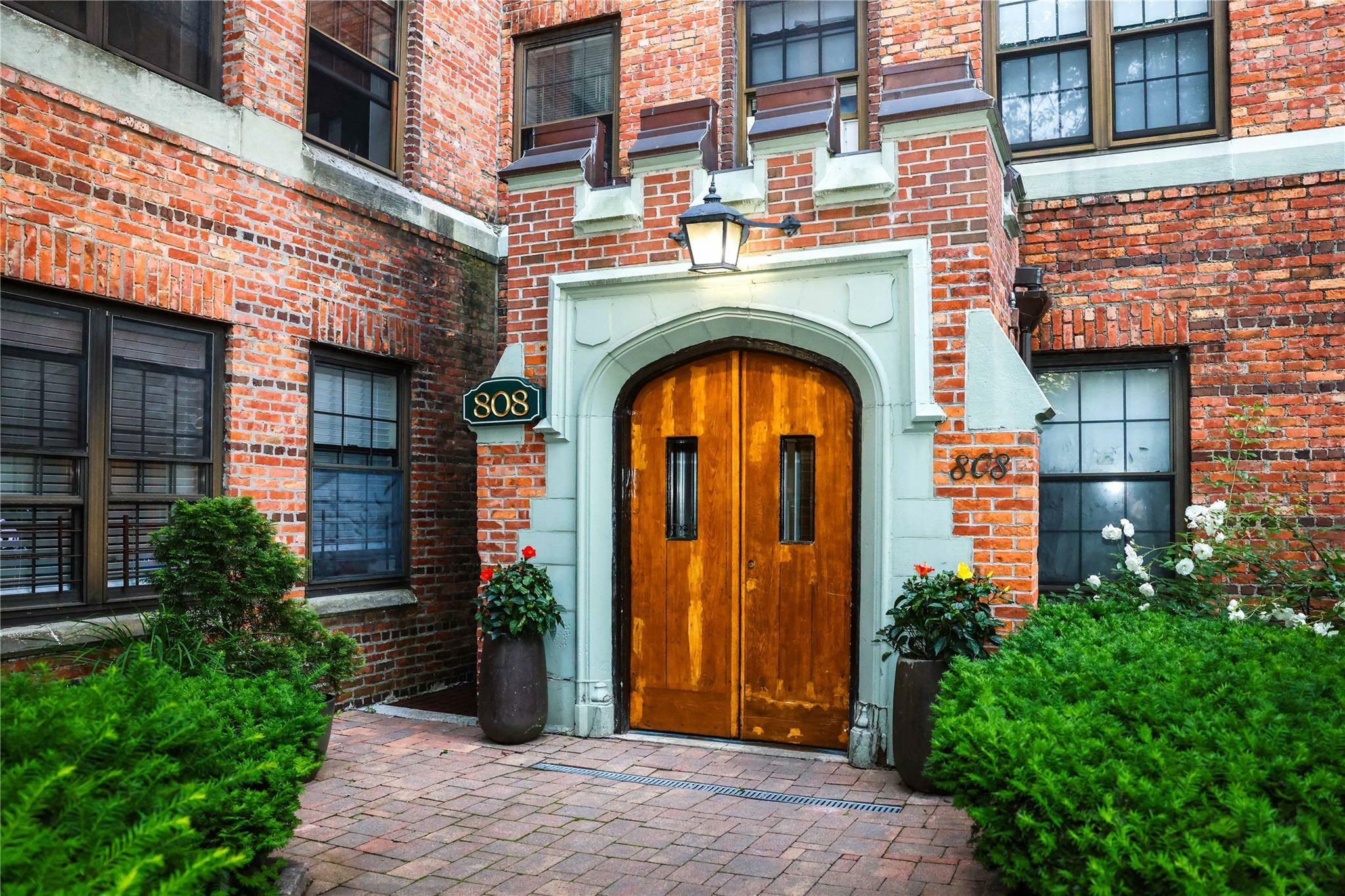 Property Photo:  808 Bronx River Road 1 A  NY 10708 