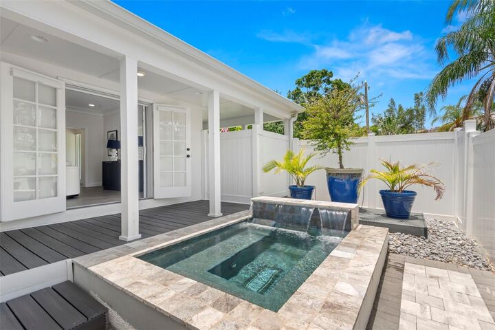 Property Photo:  146 26th Avenue NE  FL 33704 