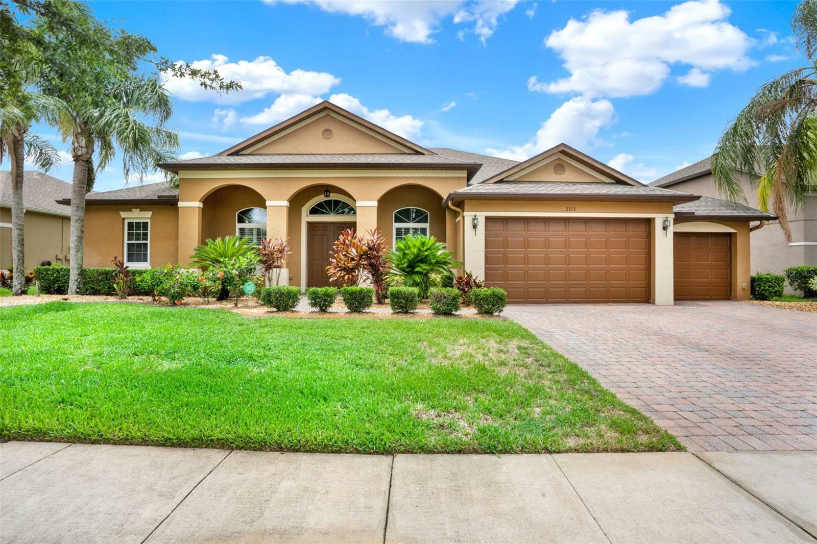 Property Photo: 2313 Pesaro Circle FL 34761