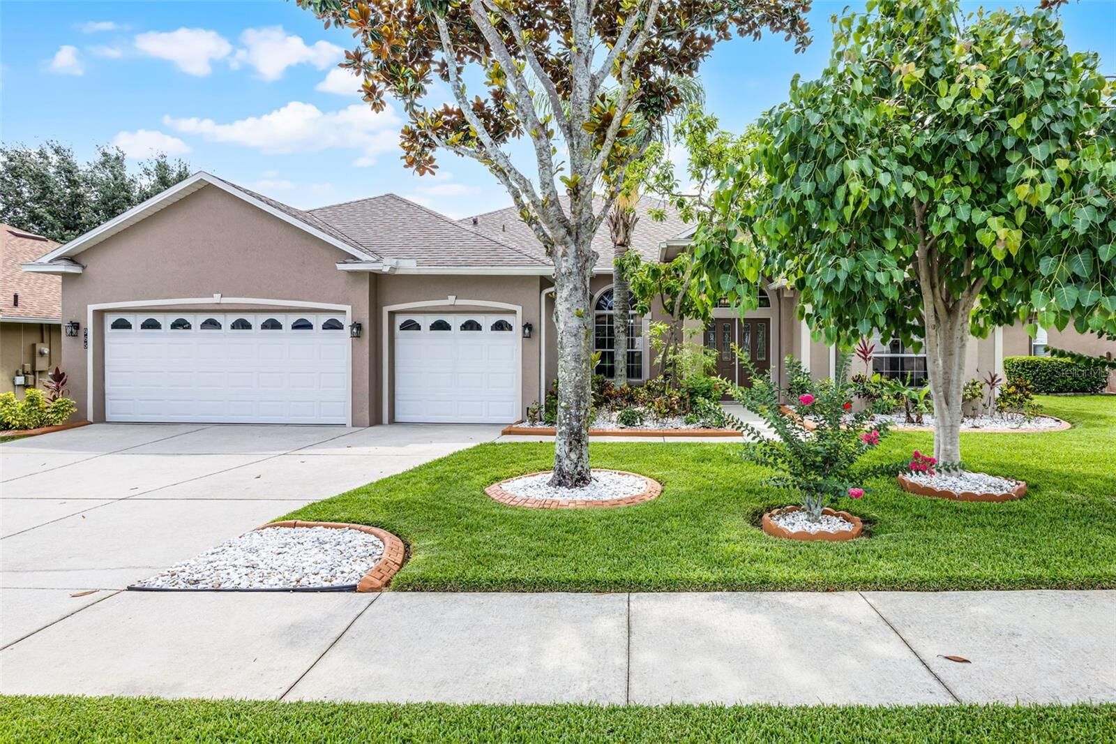 Property Photo: 965 Dartmouth Avenue FL 34711