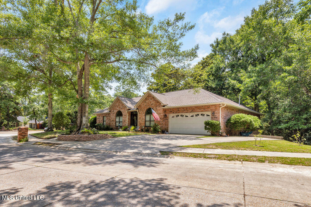 Property Photo: 807 Woodglen Drive Drive MS 39564