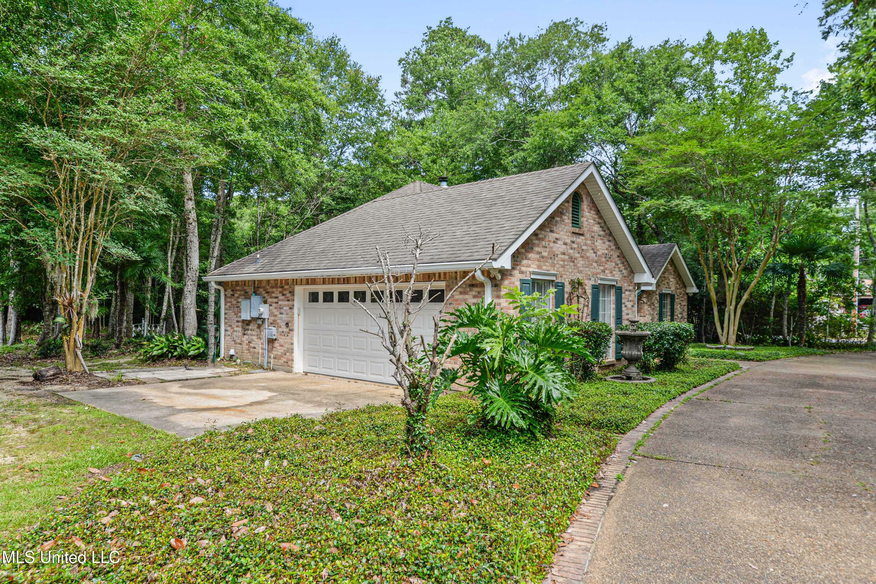 Property Photo: 7635 Fairway Drive MS 39525