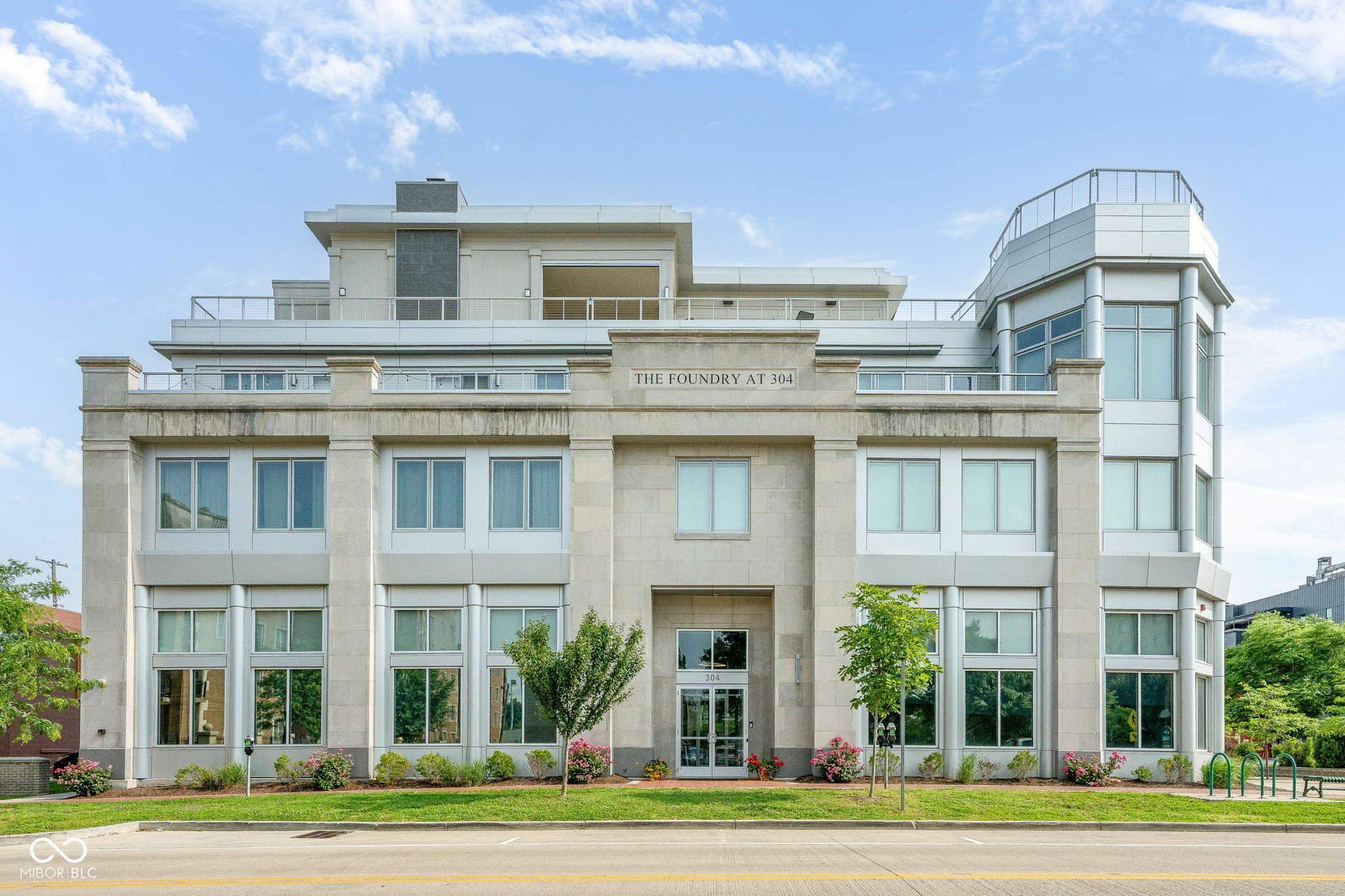 Property Photo: 304 W Kirkwood Avenue 307 IN 47404