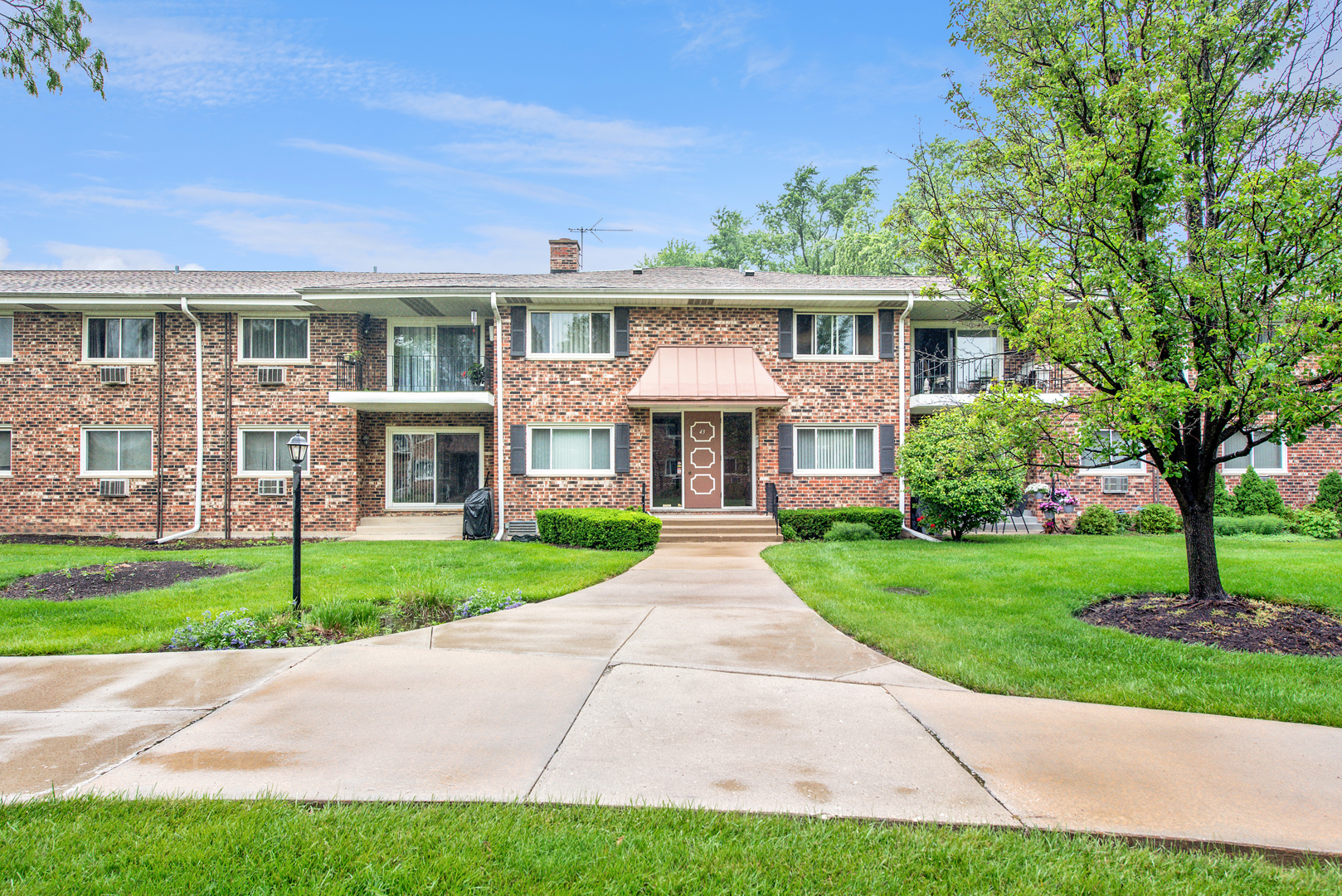 Property Photo: 43 N Main Street 12 IL 60137