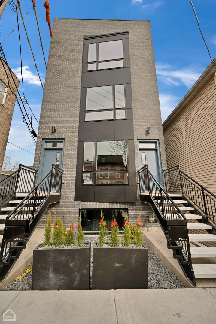 1024 W 19th Street 1  Chicago IL 60608 photo