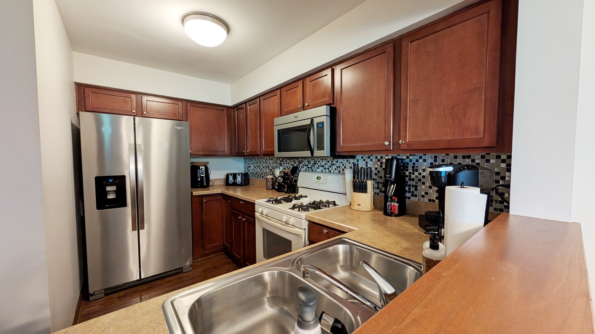 Property Photo: 669 Lincoln Station Drive 669 IL 60543