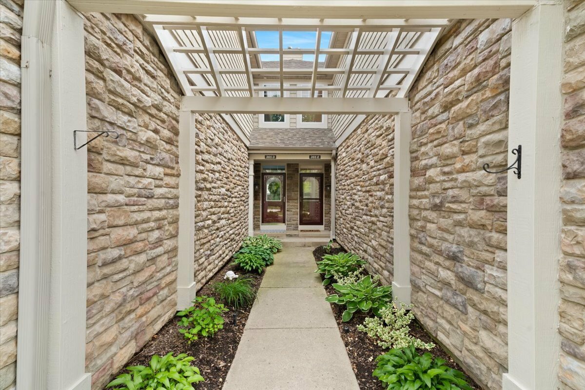Property Photo: 365 Lake Avenue D IL 60084