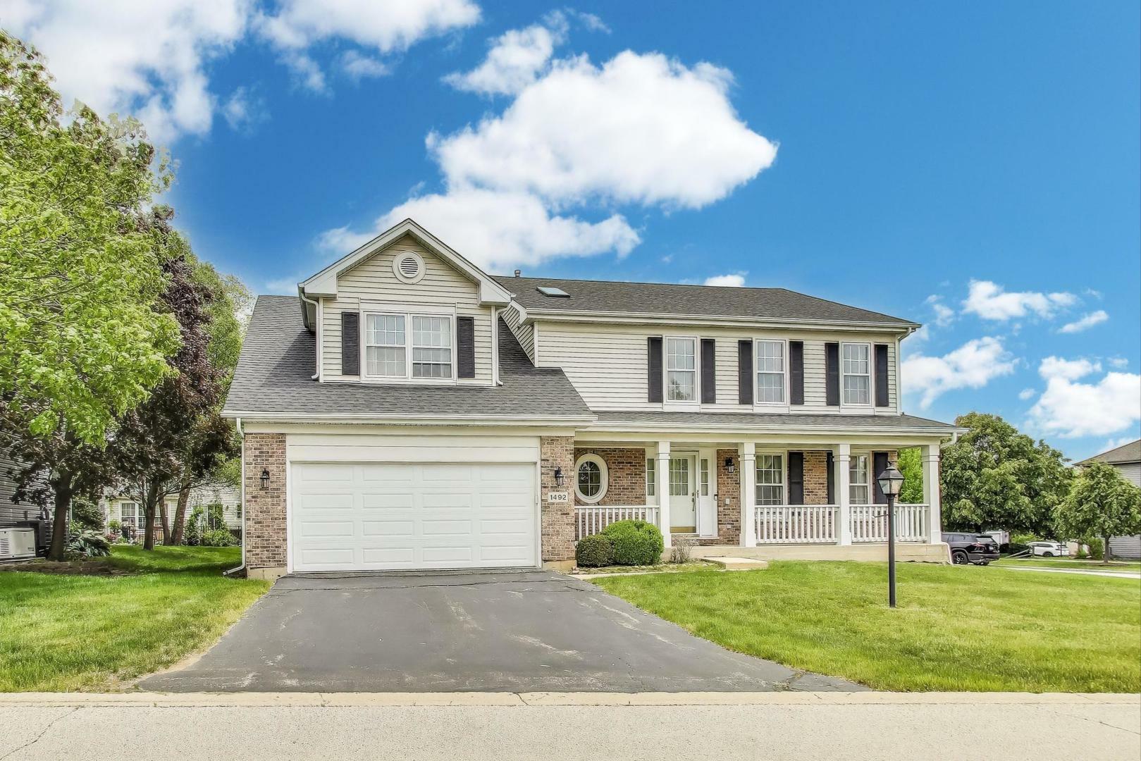 Property Photo: 1492 Della Drive IL 60169