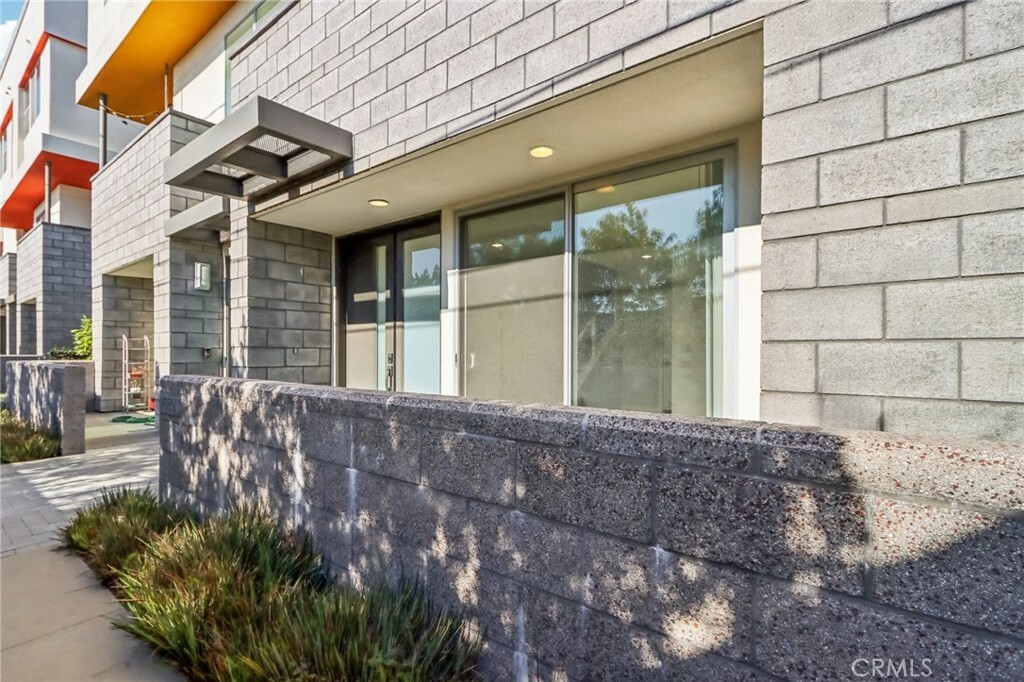 Property Photo: 639 Channel Way CA 92627
