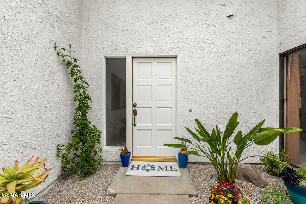 Property Photo: 32304 Saddle Mountain Drive CA 91361