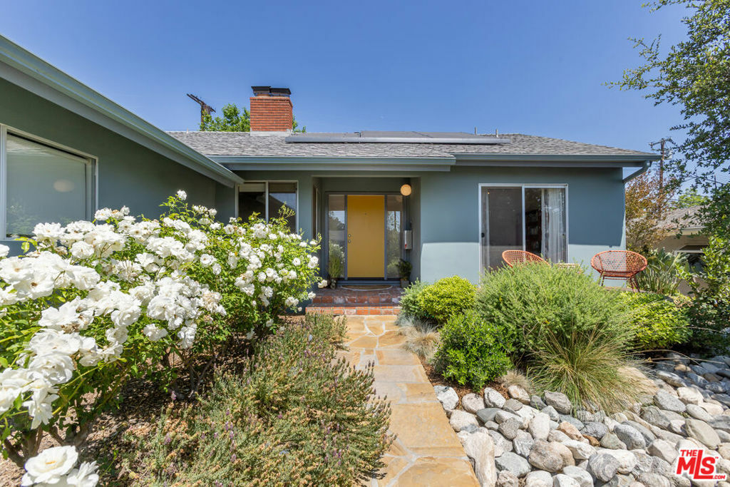 Property Photo: 946 Larker Avenue CA 90042