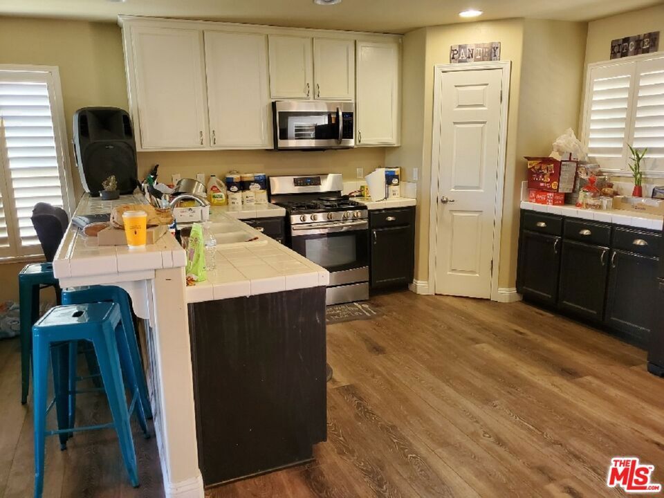 Property Photo:  527 Shady Meadow Court  CA 93308 