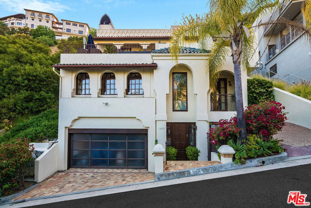 Property Photo:  1925 Curson Place  CA 90046 