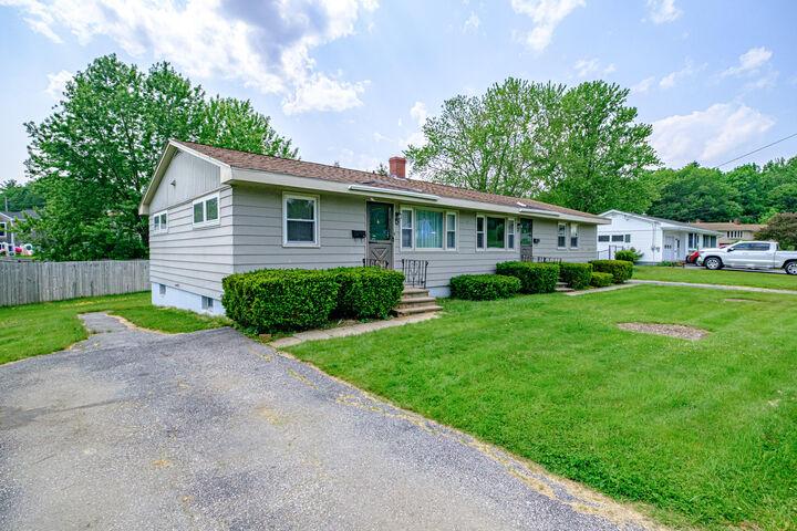 Property Photo:  3 Fortier Road  ME 04240 