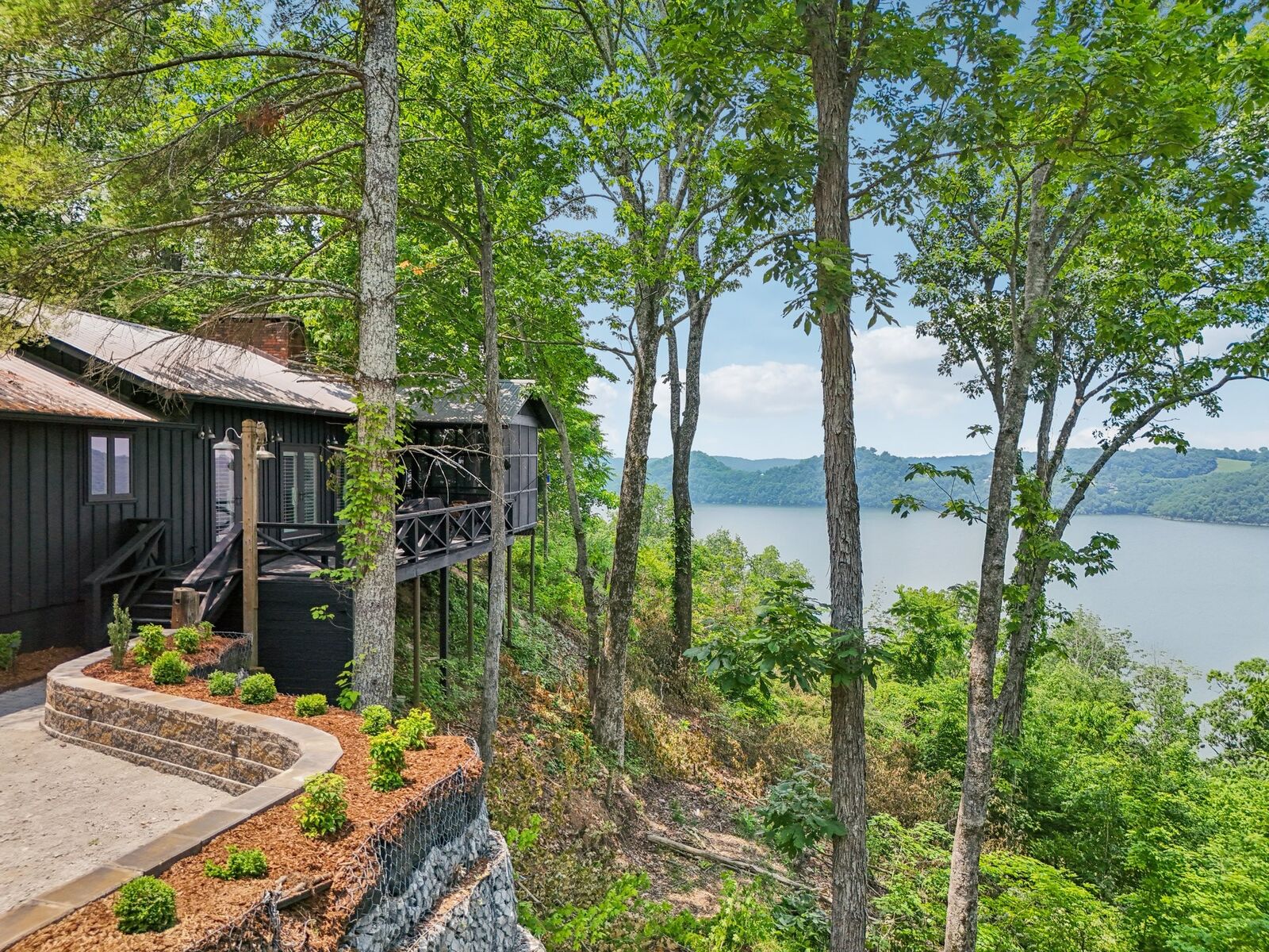 Property Photo: 675 Blackberry Hill Rd TN 38582