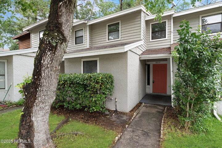 Property Photo: 4517 Melissa Court W FL 32210