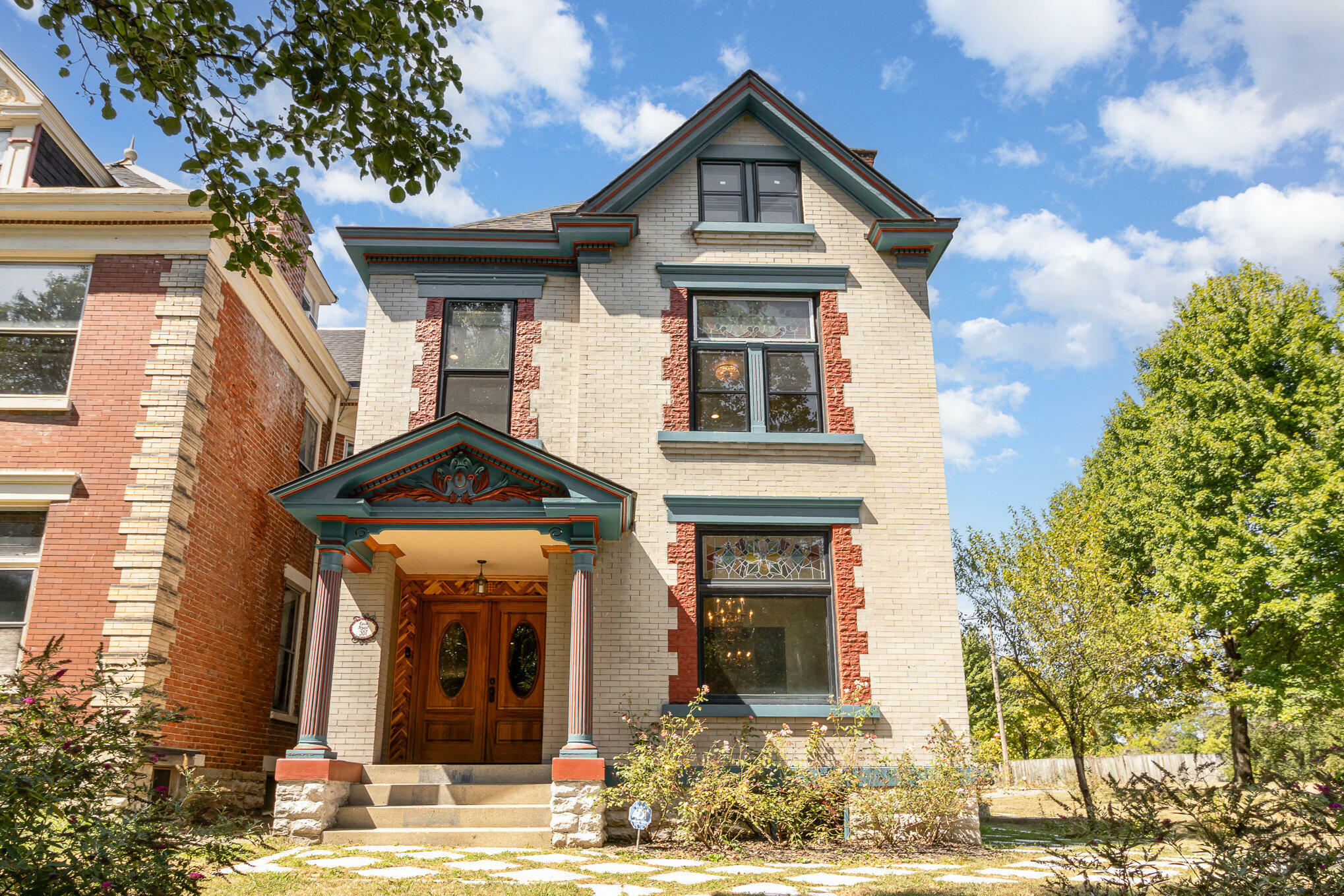 Property Photo: 561 E 4th Street KY 41071