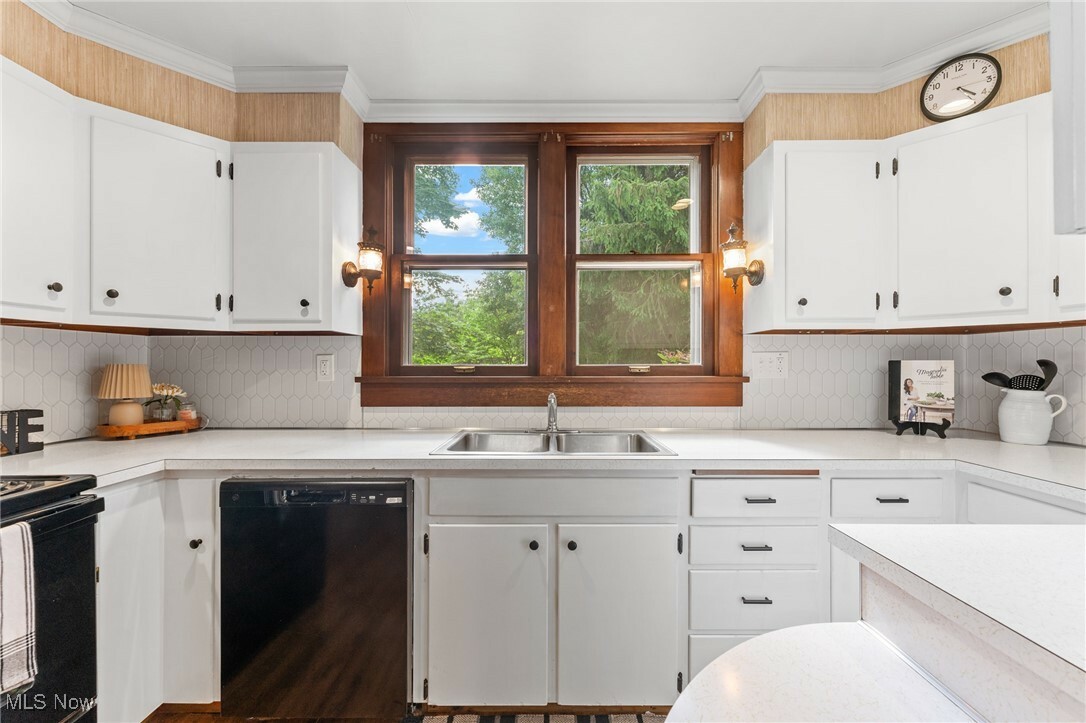 Property Photo: 1372 West State Street OH 44460