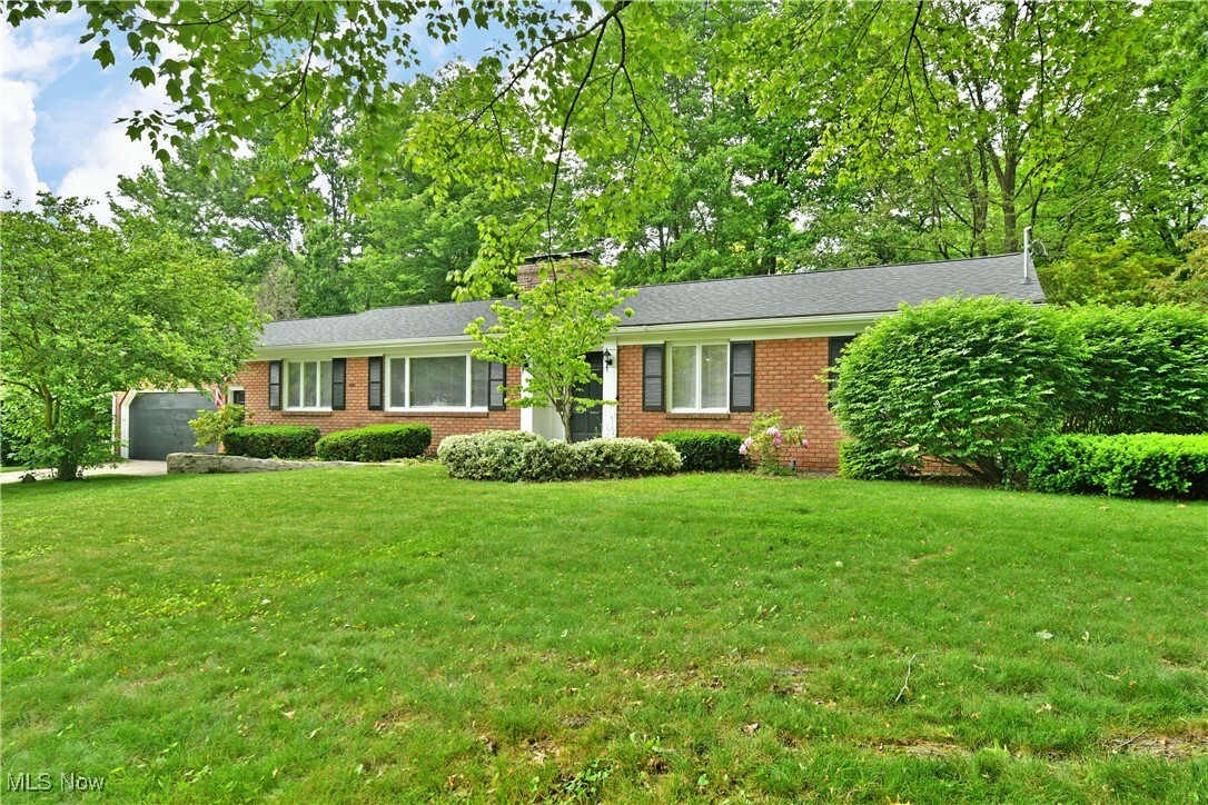 Property Photo: 8615 Squirrel Hill Drive NE OH 44484