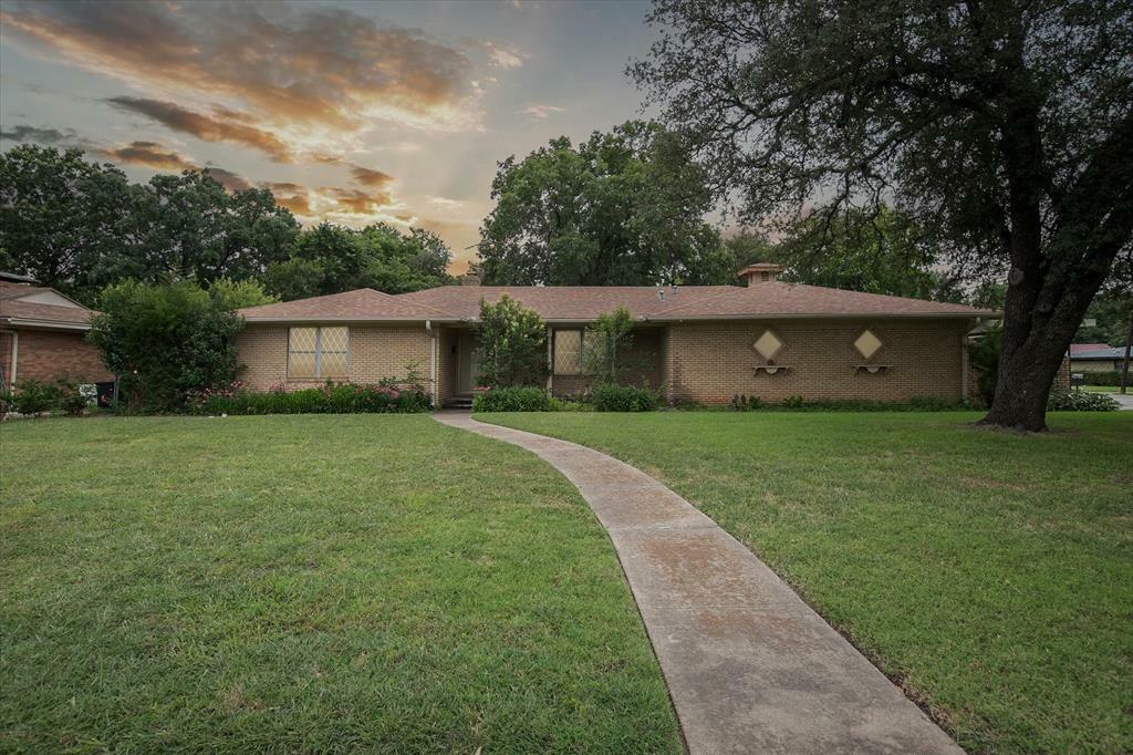 Property Photo: 7200 Brooks Avenue TX 76118