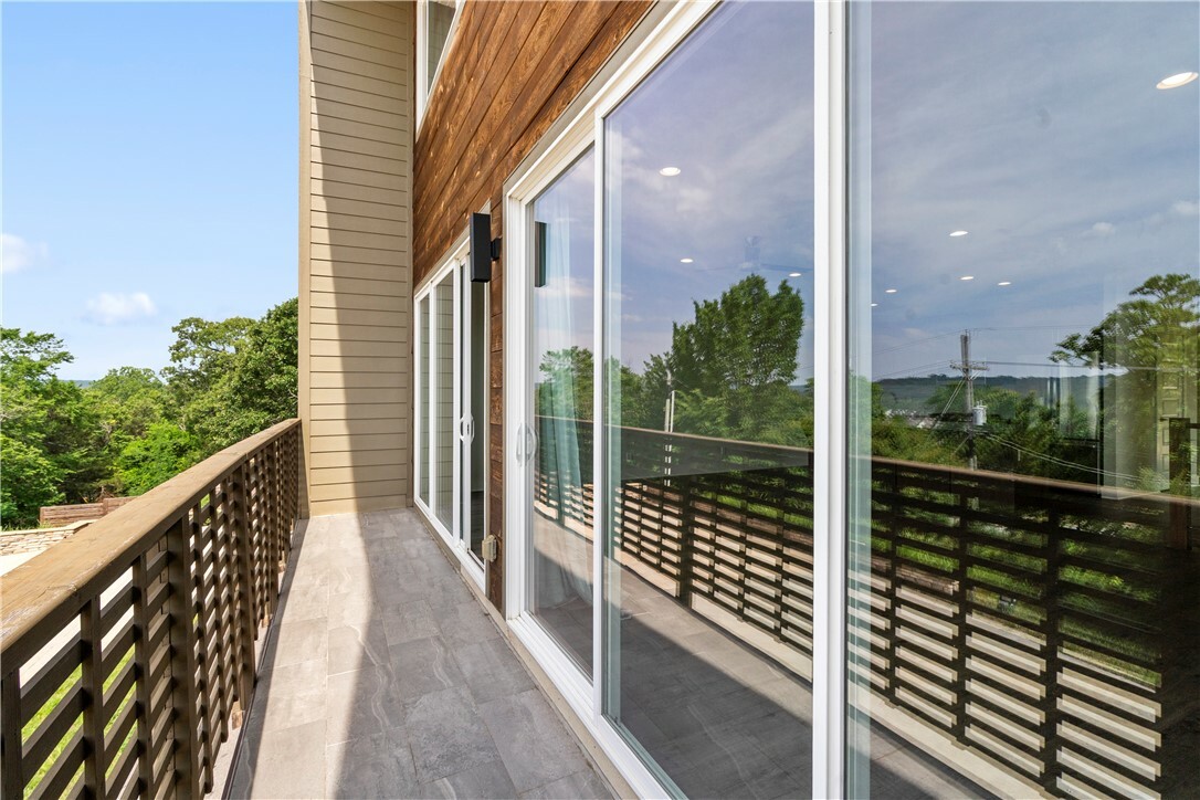 Property Photo: 1054 E Huntsville Road AR 72701