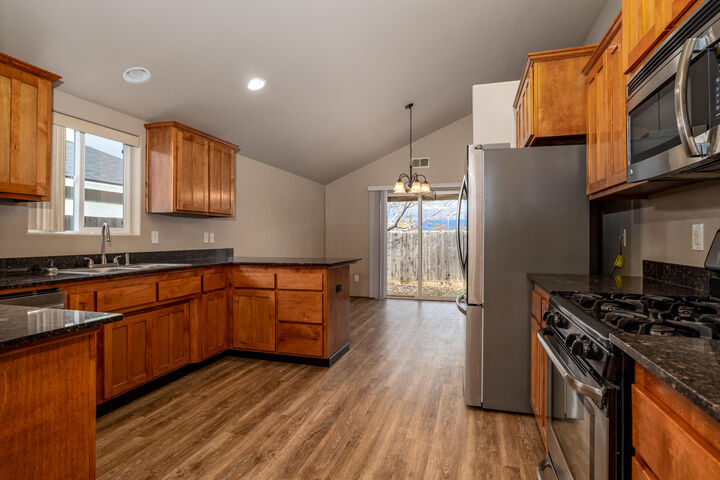 Property Photo:  1157 Peachwood Court  OR 97501 