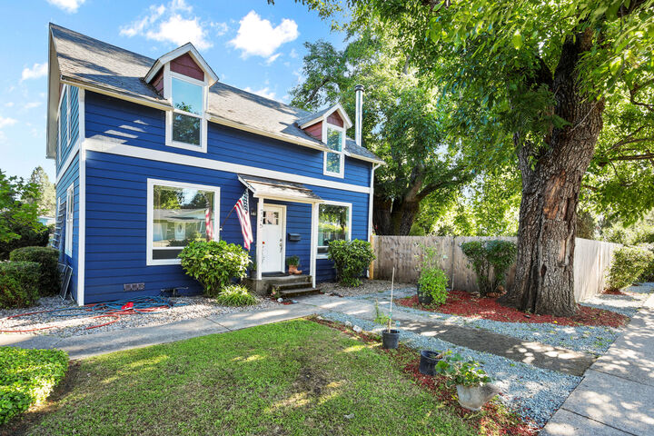 Property Photo: 715 NE A Street OR 97526