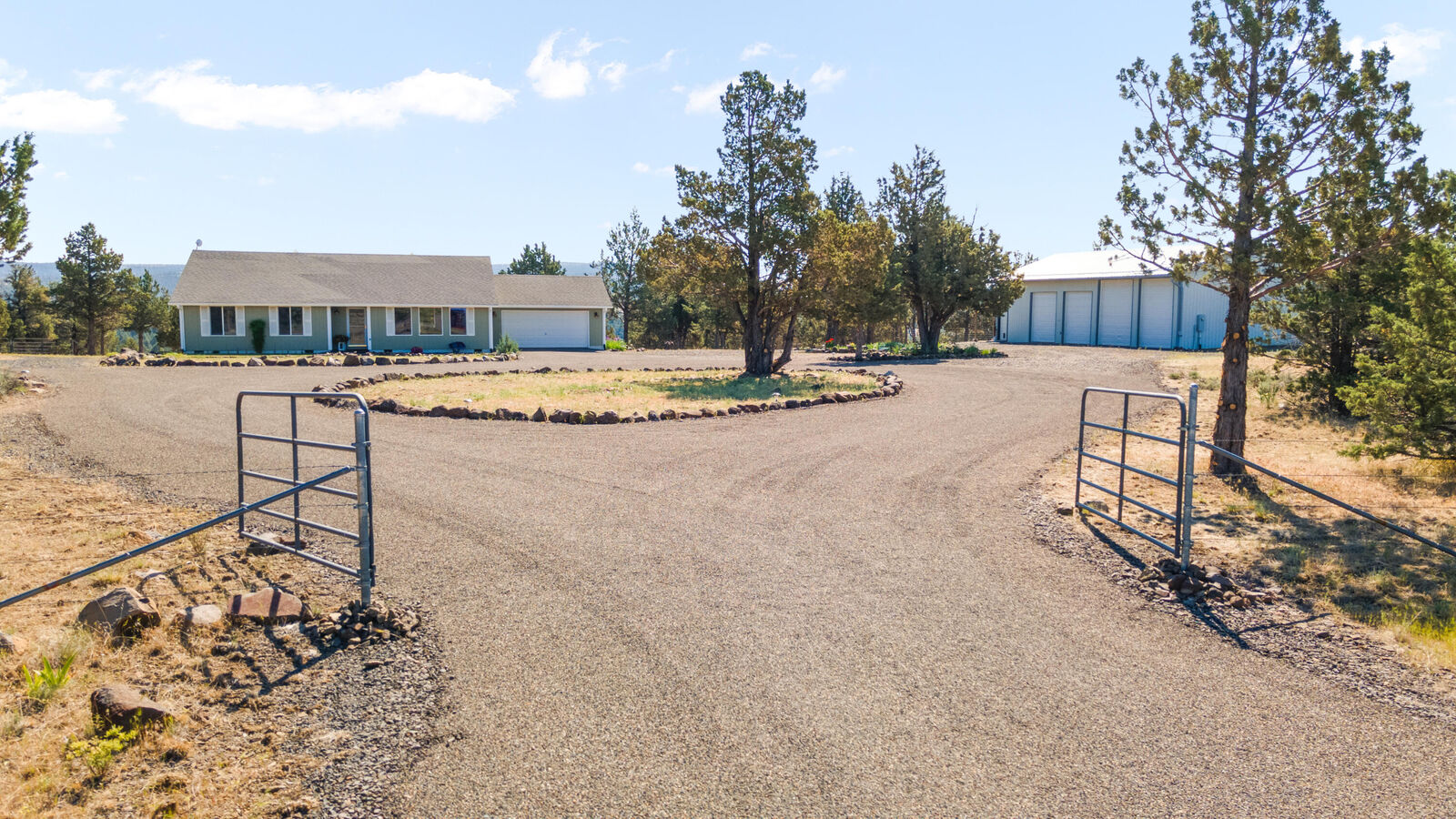 Property Photo: 11518 SE View Top Lane OR 97754